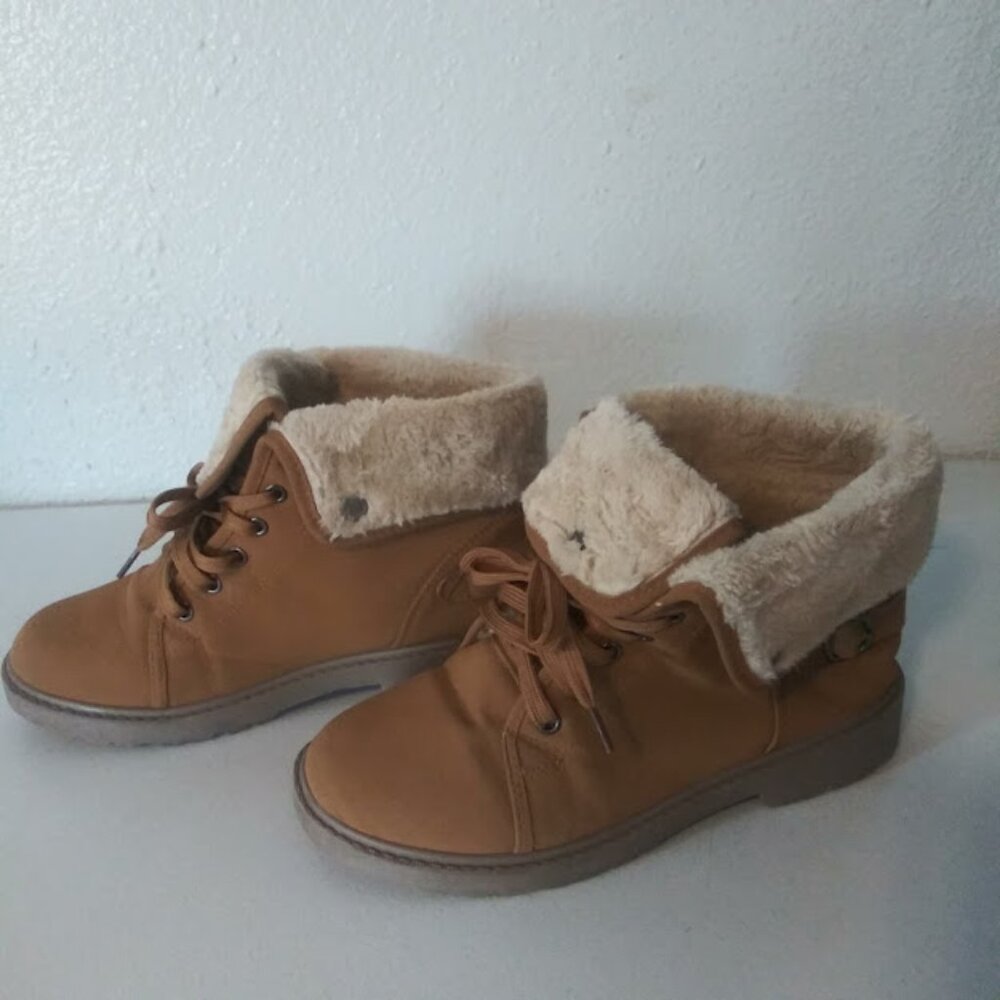Olivia Miller women's size 9 light yellow-brown color ankle boots